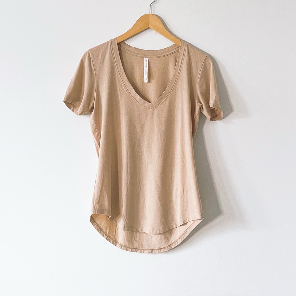 Aritzia The Group Babaton Pinware T-Shirt Tee Camille V-Neck Cotton Round Hem XS